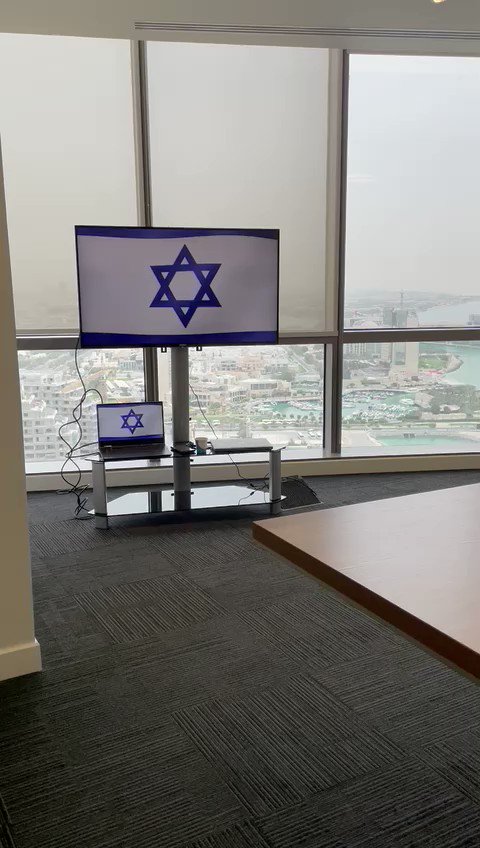 دقيقتان صمت في السفارة الإسرائيلية في دولة الإمارات العربية المتحدة تخليداً لذكرى ضحايا وشهداء معارك اسرائيل