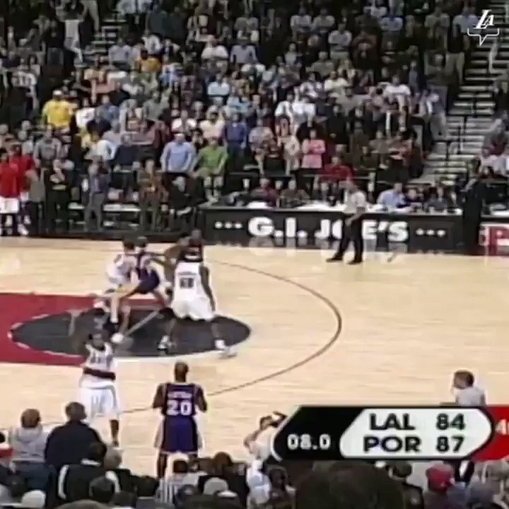 Kobe hit these two shots on this date in 2004.
Simply nothing you could do about it. Unguardable. (🎥: @lakers) https://t.co/F2FOGVAFfm