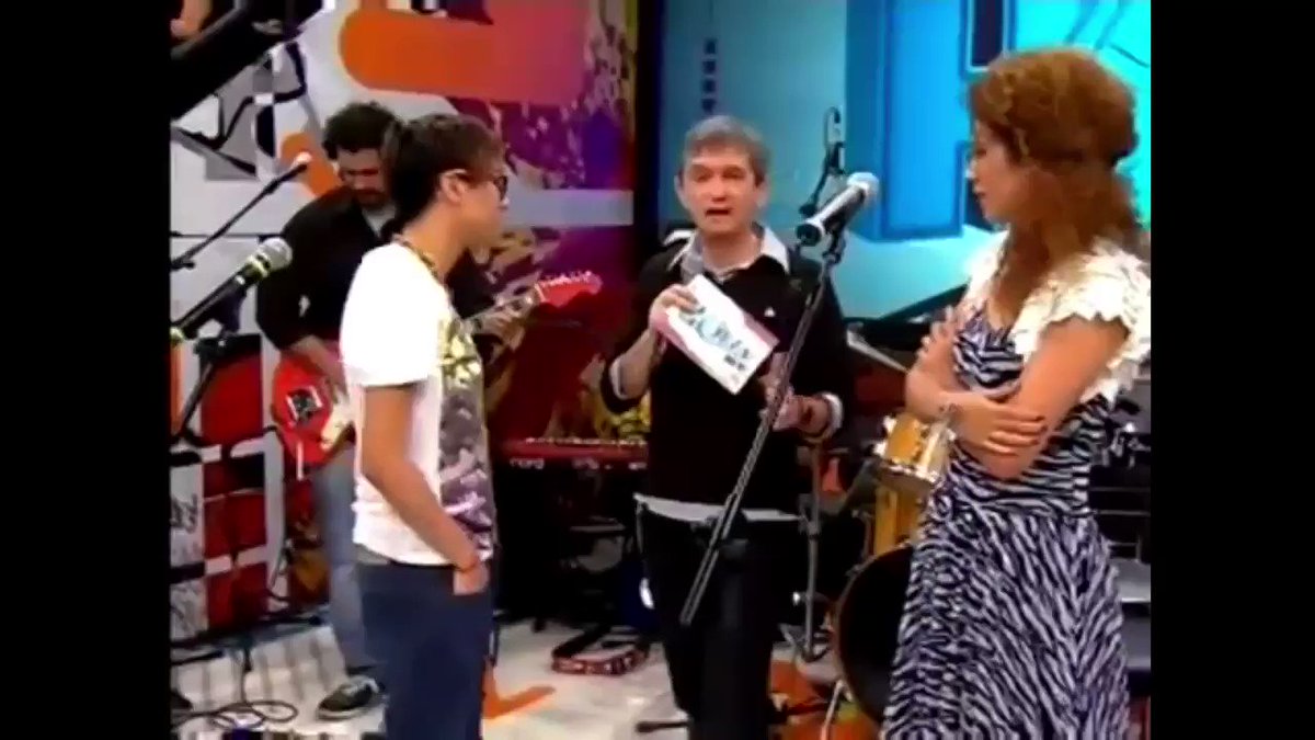 Vanessa e @mariagadu cantam no #AltasHoras “Longe Demais” (@liminhaoficial / Vanessa da Mata), canção que faz parte do primeiro disco de Vanessa. O programa foi ao ar em novembro de 2010.
@oserginho #EquipeVDM https://t.co/0DLiUGBmtg