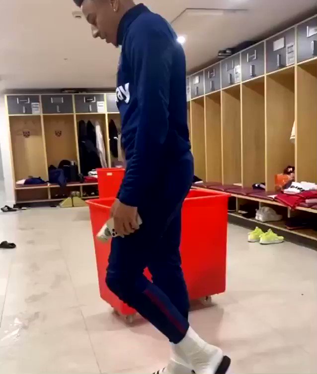 Jesse Lingard killed this Micheal Jackson dance on Declan Rice’s Instagram story 😂🔥👏 https://t.co/NZ0V2WjBUQ