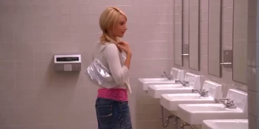 RT @heraurabright: me when i’m tryna take a sh!t and tori kelly come in the bathroom and start doing whistle notes https://t.co/fFLA2zxxpe