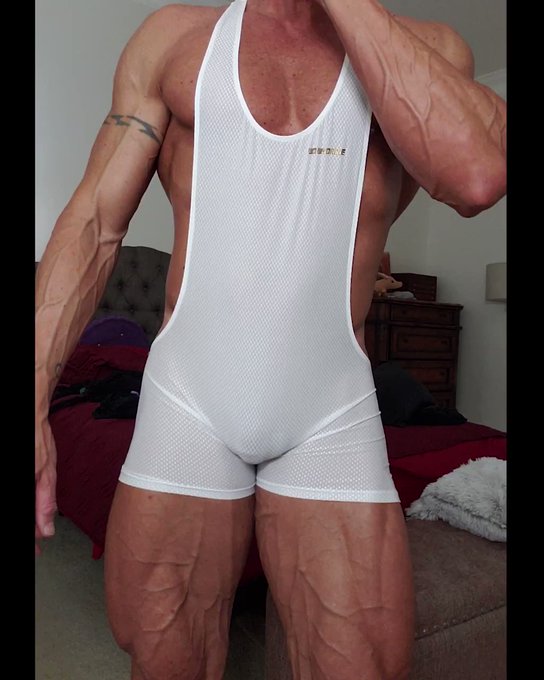 Happy Friday!  A different type of outfit for me.   Thong tanline from @iSwimFashion u3009-V1 #singlet