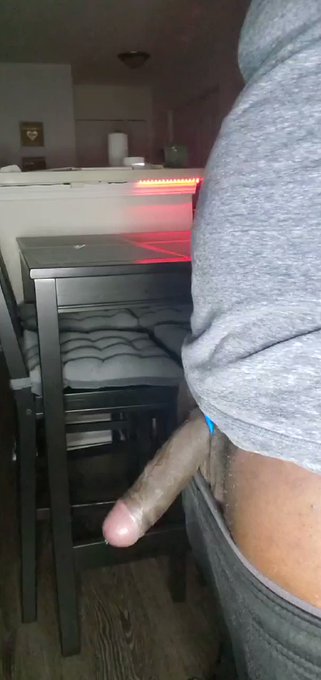 Any lady&#039;s wanna taste? https://t.co/2DCaq7Nnec