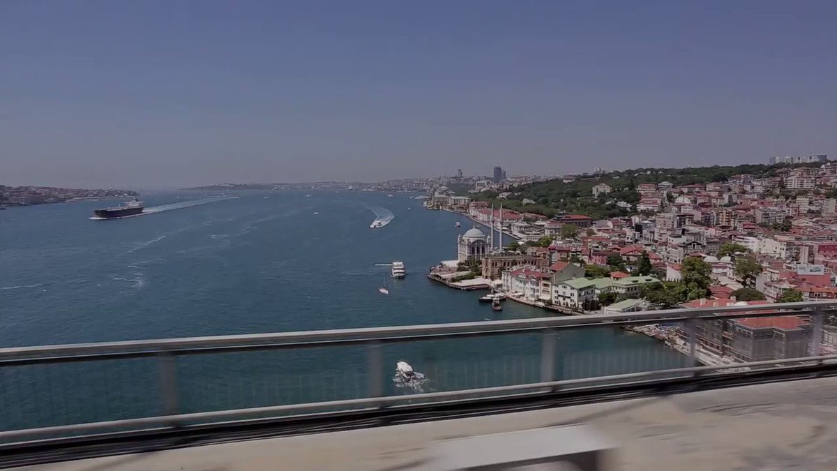 Istambul é uma mistura do oriente com o ocidente. E é claro que essa combinação só poderia resultar em uma culinária incrível, né?
Aventure-se com Anthony Bourdain pelos melhores sabores da Turquia no novo episódio de Lugares Desconhecidos. É domingo (18), a partir das 18h30 https://t.co/MU6kCIb2jc