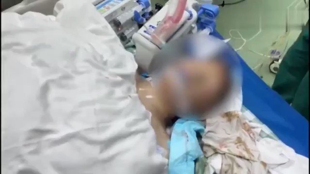 初中生桌底足交    