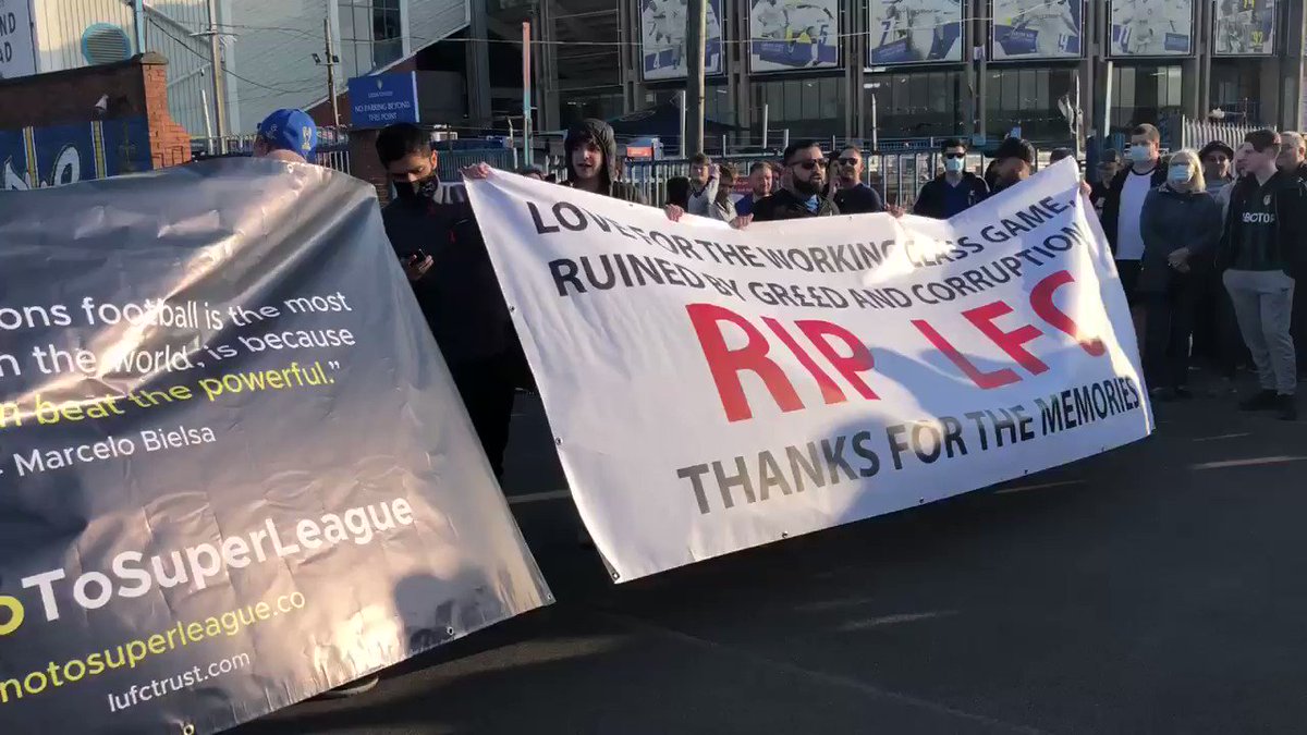 Hundreds of fans protesting outside Elland Road. ‘F*** the Super League’ is the chant. Followed by ‘six greedy bastards.’ #LFC #LUFC https://t.co/CVrntEeKjV