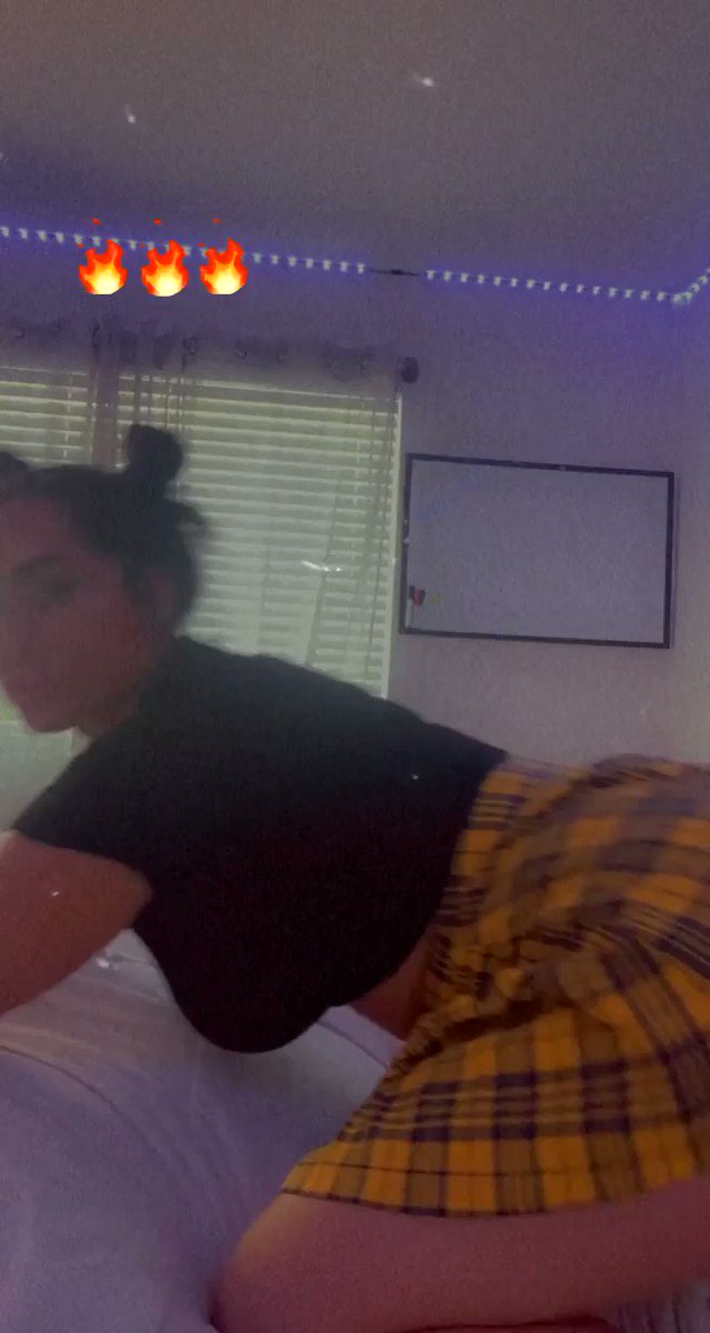 Autumn Banks’s pics and videos