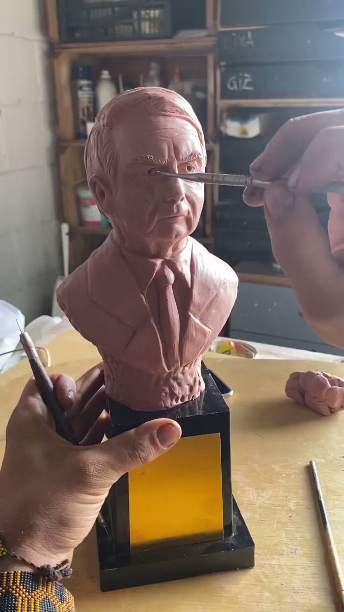 Troféu Genocida: nesta quarta (21/4), a partir das 18h, no https://t.co/tU7r3Hu7fN. O troféu, esculpido à base de lama de Brumadinho c/ acabamento com óleo do vazamento do Nordeste, foi feito por @mundano_sp
Venha libertar o futuro com a gente! https://t.co/TzG6rg4Tgh