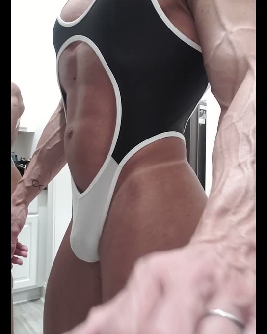 Another #thongbodysuit try on... this classy one from @exterfacestudio @stiaanlouw These guys are experts