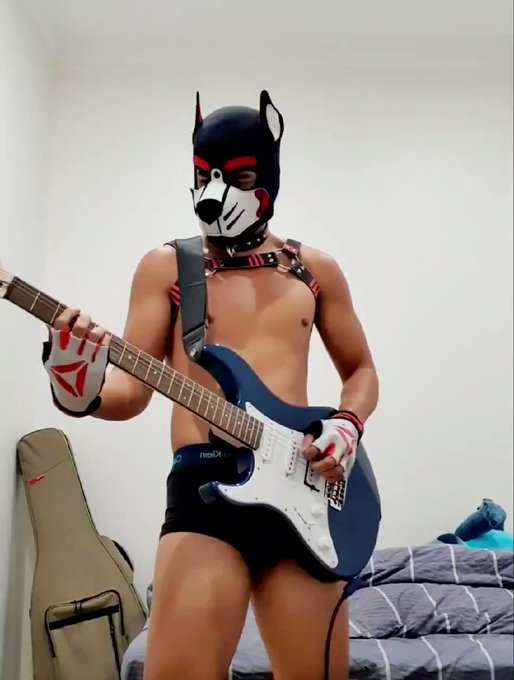 This pup is keeping dirty little secrets ??? https://t.co/VCcNRuzdn3