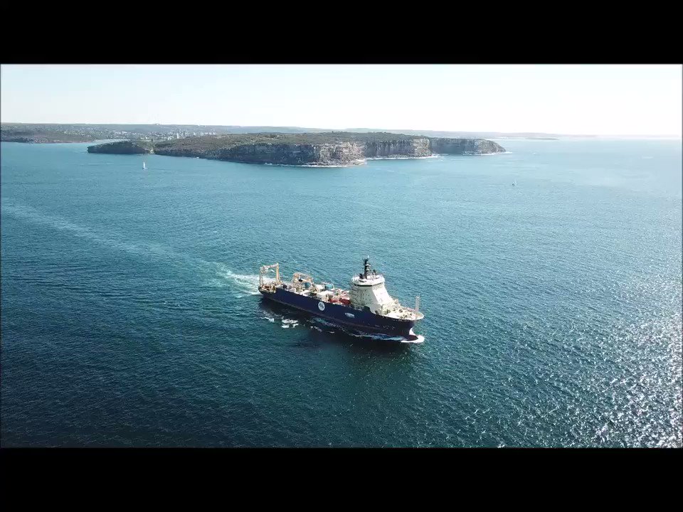 @ASN_Comm #cableship CS Ile de Brehat departing #Sydney Harbour in 2019. On her way to land the #CoralSeaCableSystem (#CS2) at #Tamarama for @VocusComm
Pilot launch peeling away at the end
#submarinecable #submarinecables #fiberoptic #fibreoptic #drones https://t.co/eThLRWs0vg