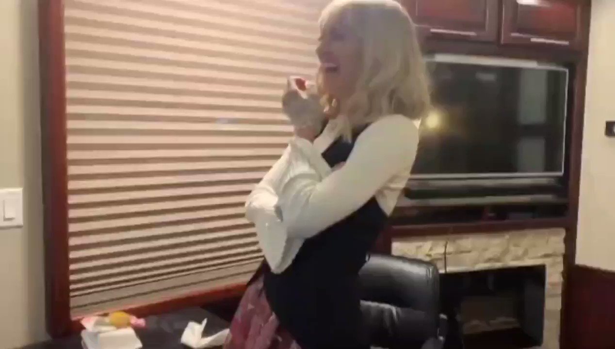 Ela é um neném Happy Birthday Rachel Skarsten
