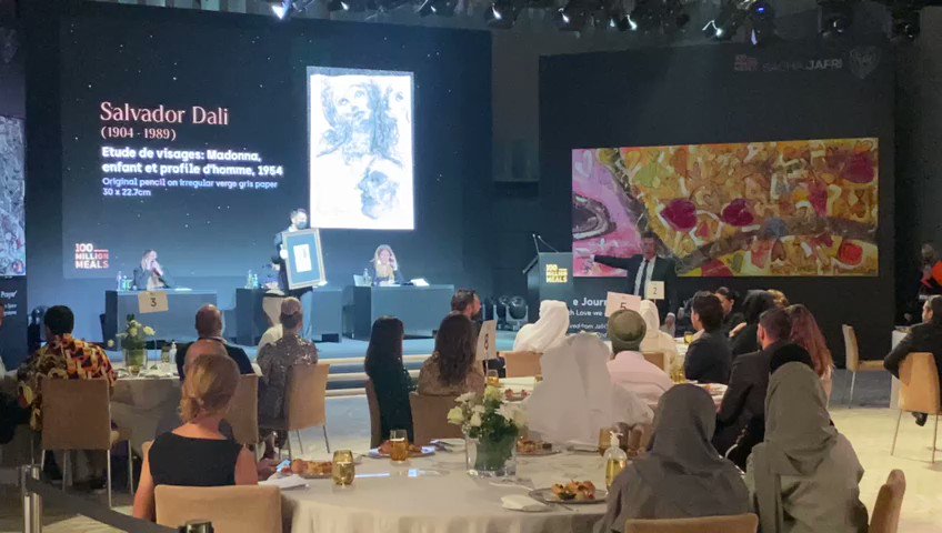 لوحة سلفادور ديلي بيعت بـ 110 آلاف دولار في مزاد حملة 100 مليون وجبة تصوير سالم خميس البيان القارئ دائما
