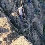 原始的な手法で火山地帯を移動すると…「羊飼いの跳躍」という方法が凄い!