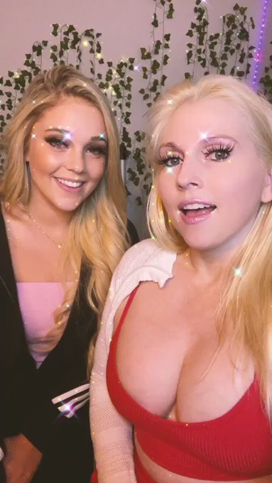 Who’s hungry? Come hangout with @kaliroses and I! https://t.co/dQDEGlda2E https://t.co/NJ40hNs00J