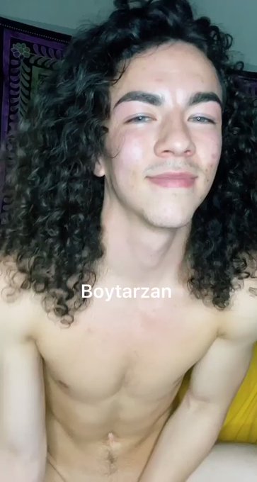 🤤 𝗕𝗢𝗬 𝗧𝗔𝗥𝗭𝗔𝗡 💦

He is a 'little twink boy found in nature': @Boytarzan1. This hung curly cutie is a bisexual