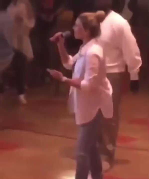 RT @tkhq8: How did Tori Kelly pull up and do all this IMPROMPTU?!?! A TRUE VOCALIST AND MUSICIAN https://t.co/LMYwCmrTcD