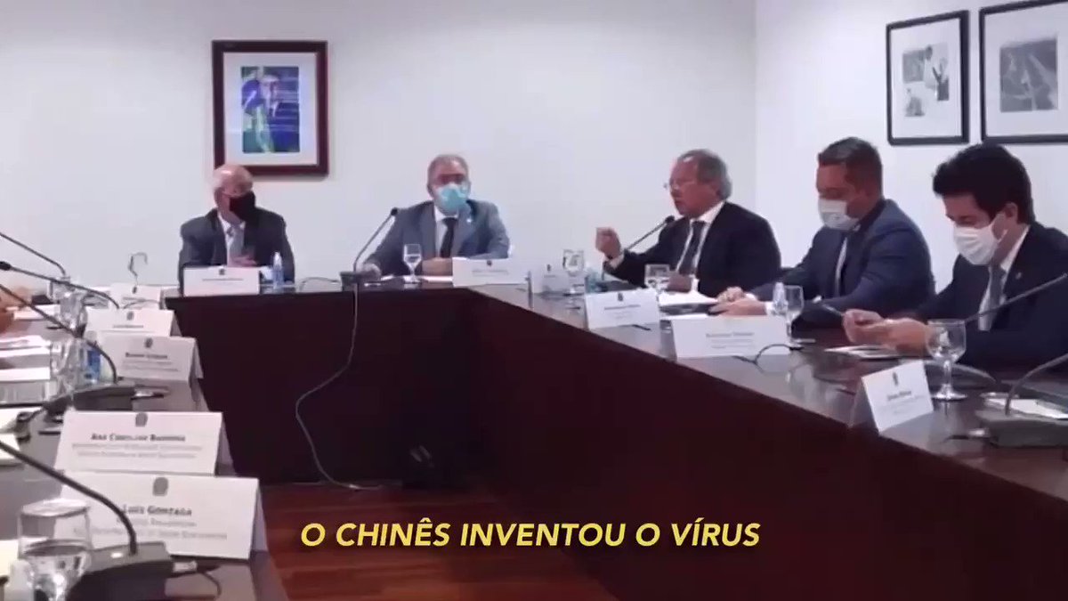 O Ministro Paulo Guedes disse, durante reunião do Conselho Nacional de Saúde, que “o chinês inventou o vírus e a vacina dele é menos efetiva”.
No dia 27 de março, Guedes foi imunizado com a Coronavac...
Vídeo: @SamPancher https://t.co/EVom4Gk6cV