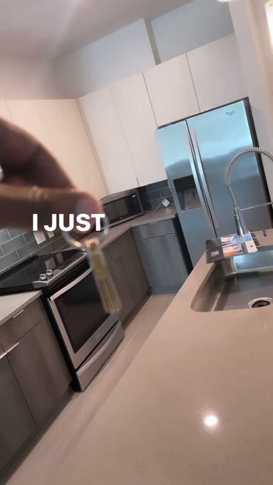 Siri, play New Apartment by Ari Lennox? https://t.co/cH3jbmTpbf