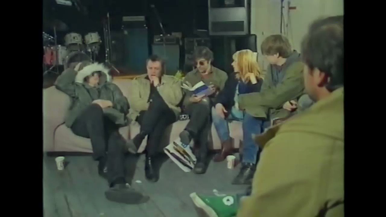 Happy birthday to Thurston Moore. Here are Sonic Youth with Teen Age Riot, taped off Snub TV in Jan 89
