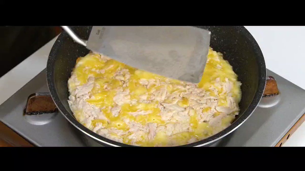 糖質制限ダイエットshiru2 リュウジさんの サラダチキンガレット がとっても美味しそう 材料から計算すると 糖質 約5g くらいだと思います じゃがいもを使ったガレットと違って非常に低糖質 レシピ動画見てると美味しそうすぎて速攻で作ってみ
