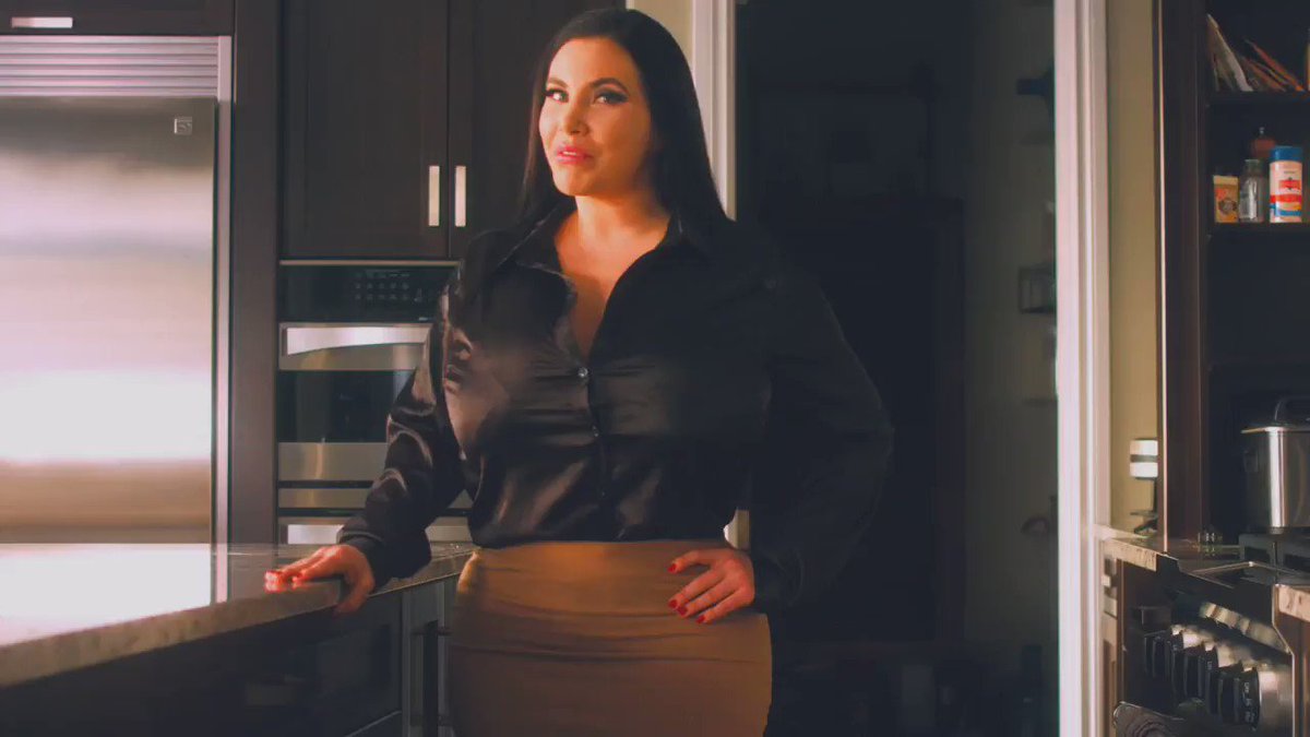Play video: Preview of: KorinaKova Just sold! I Mesmerized My Auntie MVSales
