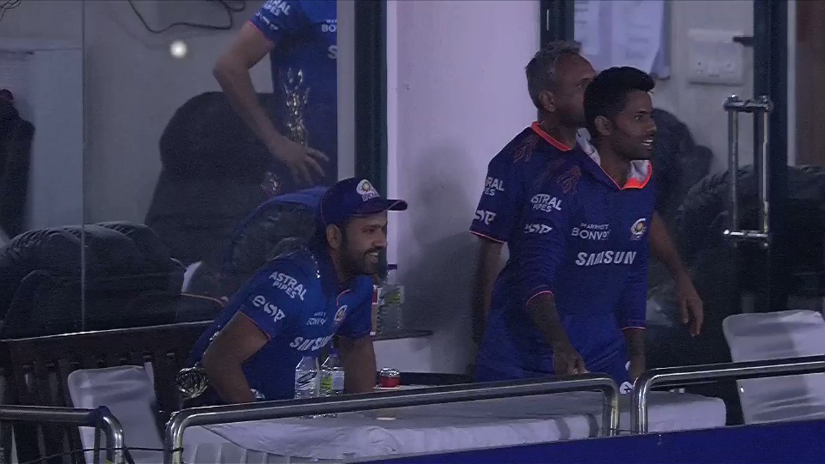 WHAT. A. WIN for the @mipaltan 🔥🔥
Some serious hitting from @KieronPollard55 ( 87* off 34) as #MumbaiIndians win by 4 wickets.
Scorecard - https://t.co/NQjEDM2zGX #VIVOIPL https://t.co/UAb6SYCMQz