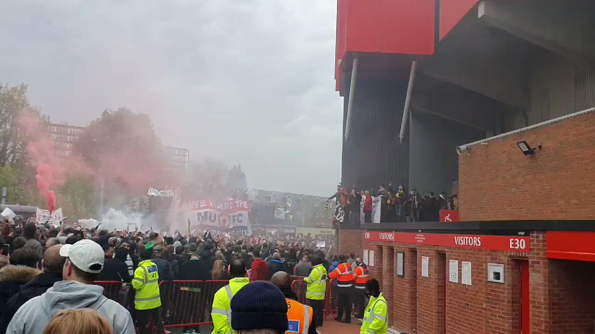 And once again, "You are my Soslkjaer" is chanted by the Man Utd faithful at the #GetGlazersOut protest https://t.co/ZJIKoODRTt