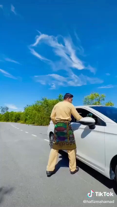 RENTAS NEGERI - JANGAN LUPA YANG JAGA ROAD BLOCK TU JUGA MANUSIA DAN ADA FAMILI. I have a huge respect for our front liners. #StayHomeStaySafe https://t.co/Bkylh204iI