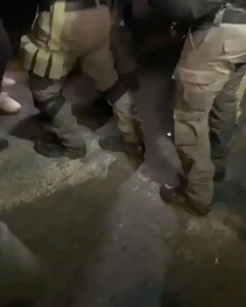 Occupation soldiers assault Palestinian youth Mahmoud Al Kurd, a resident of Sheikh Jarrah neighborhood, during a vigil in solidarity with the families of Sheikh Jarrah. π
#savesheikhjarrah
#FreePalestine https://t.co/74lXKfQGig