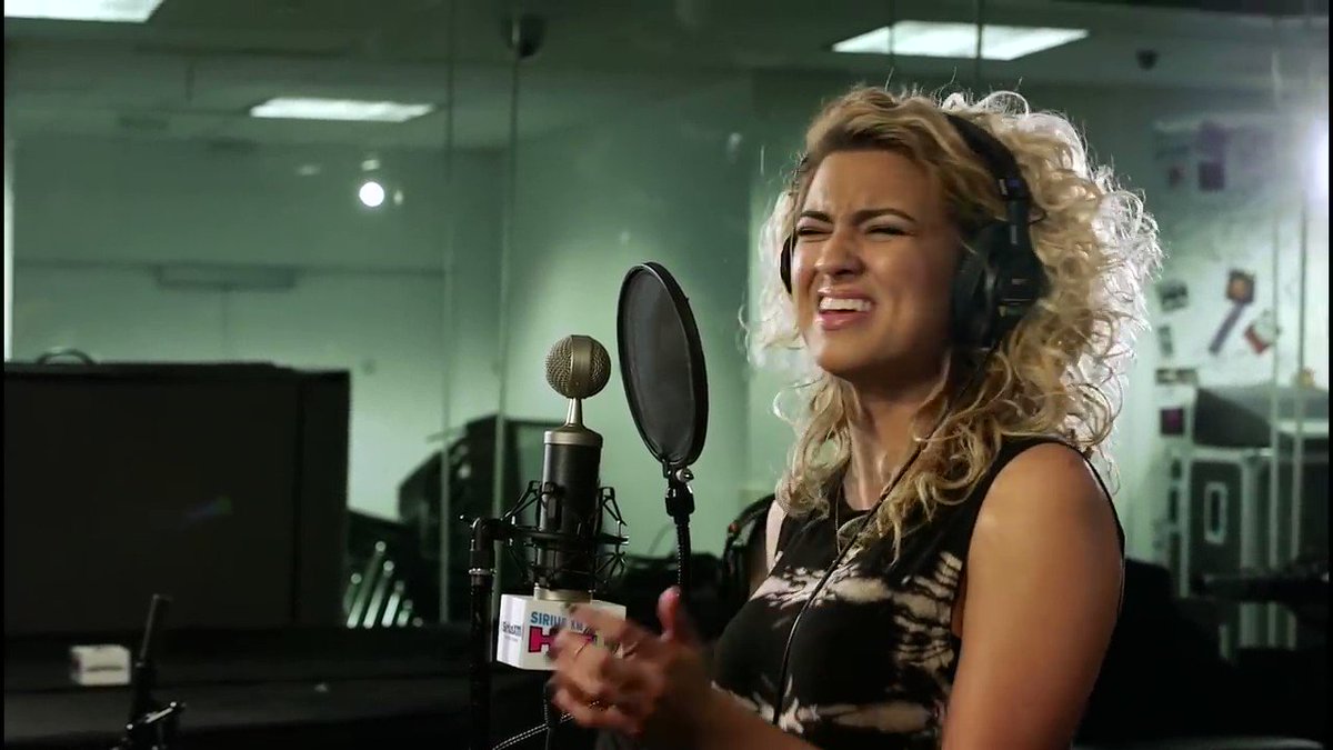 RT @toraayiii: tori kelly was insane for this cover of ‘crazy’ https://t.co/oMOCeztySz