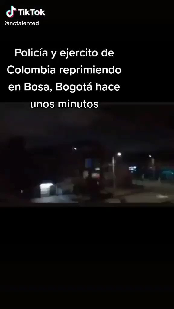 #OEA
#soscolombia
#ULTIMAHORA
Población Civil bajo ataque por el Ejecito #colombianos Y Helicópteros de guerra es una Situación Criminal que realiza el Gobierno de Iván Duke en contra de civiles desarmado https://t.co/eTaBaHt5hD