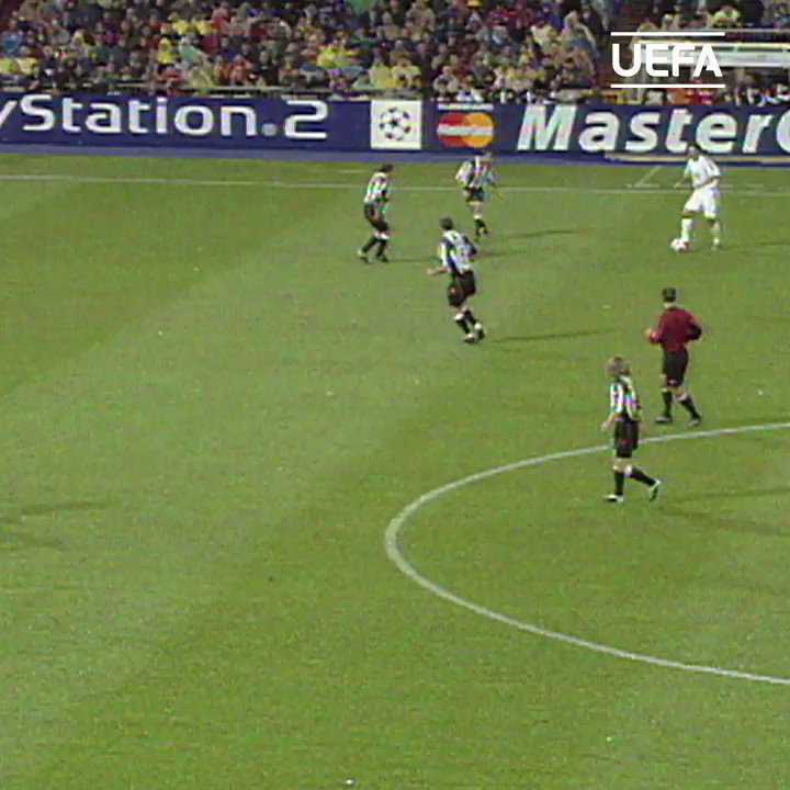 2003年準決勝1stレグ:#ロナウド と #ロベルト・カルロス の得点でレアル・マドリードが勝利 🇧🇷👊
#UCL | @realmadridjapan https://t.co/BAijtxasQY