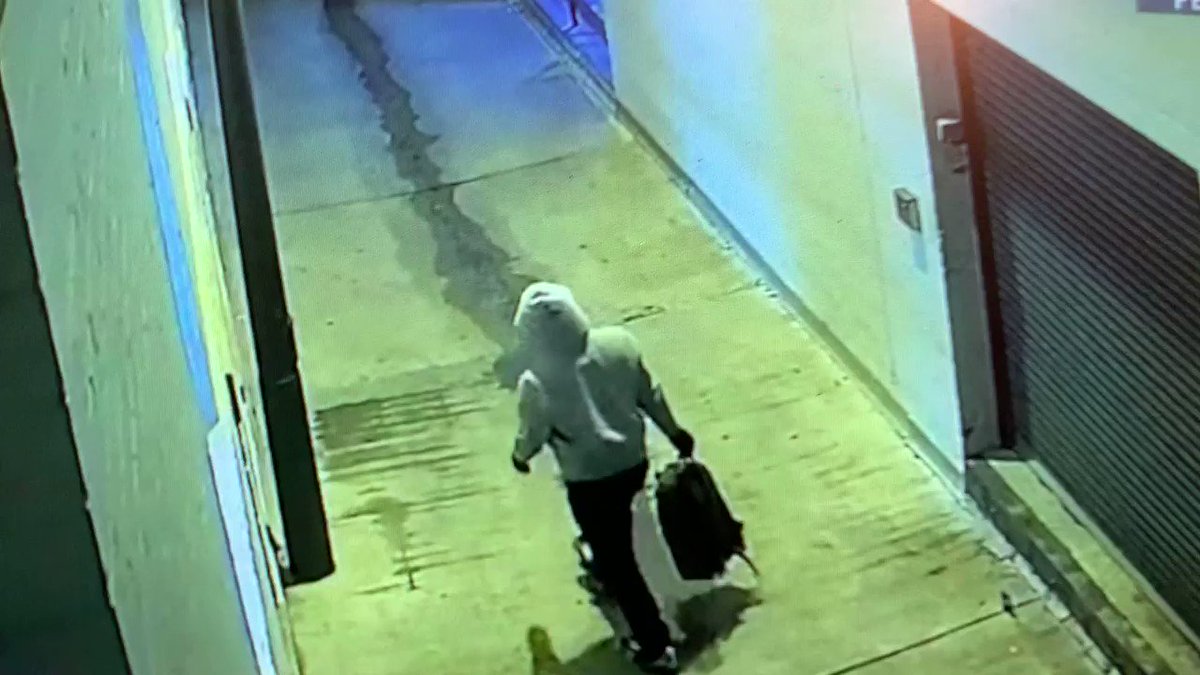 Four months after US Capitol attack... and the FBI is still searching for the person who dropped two *real* pipe bombs on Capitol Hill on Jan 5, ahead of the Insurrection
It's a frightening thought https://t.co/zhHVheabZV