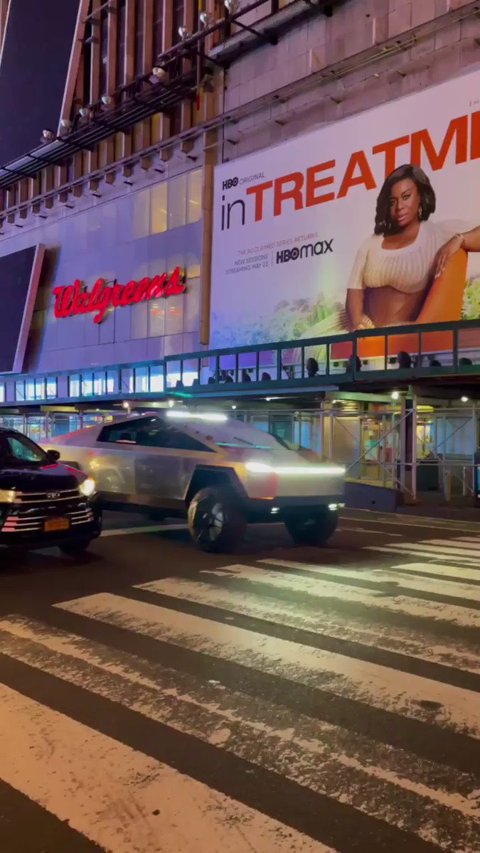 Tesla Cybertruck in Times Square.
#cybertruck https://t.co/65BIn9WNsY