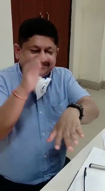 #covidinindia #pandemicinIndia #Indiancovidmedical The weirdness doesn't cease. Here a "doctor" shows exercises that can keep covid away. Exercises include clapping. Last year we, and other Indian goats had banged on and plates and clapped at the PM's behest. https://t.co/E8Jnp6TEXb