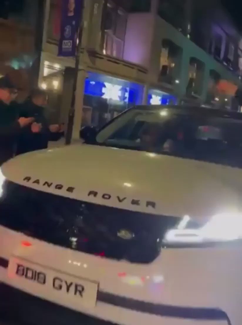 NEW VIDEO FOOTAGE : Thiago Silva goes absolutely mental with Chelsea fans after Real Madrid, he even started driving off with a fan on top of his car ππ https://t.co/MKenjZBoXx