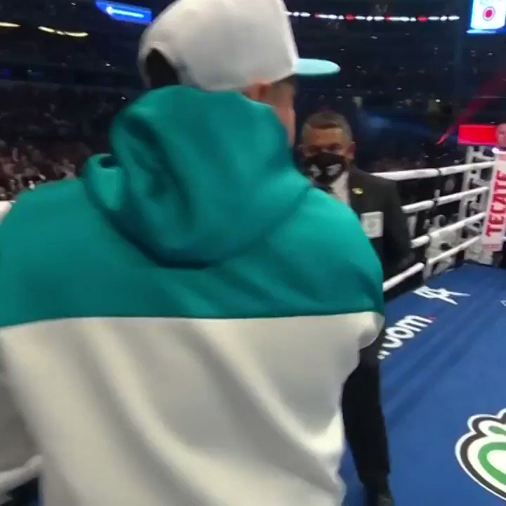 ๐ฒ๐ฝ Otro dรญa en la oficina.
๐บ๐ธ Another day at the office. #CaneloSaunders https://t.co/AUdlFdEvWC
