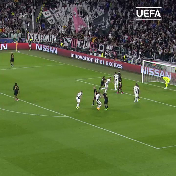 📆 #TalDiaComoHoy en 2017, Dani Alves fabricaba esta 𝐕𝐎𝐋𝐄𝐀 para la Juve...🤩
¿El mejor lateral de la historia? 🤔
#UCL | @DaniAlvesD2 https://t.co/AkYzz12IeT
