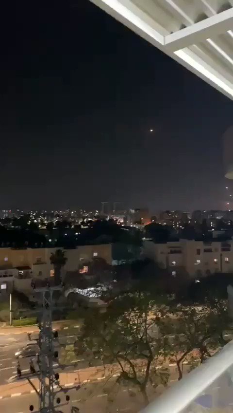 عاجل: إطلاق وابل من الصواريخ من قطاع غزة على الأبرياء في جنوب إسرائيل. ...