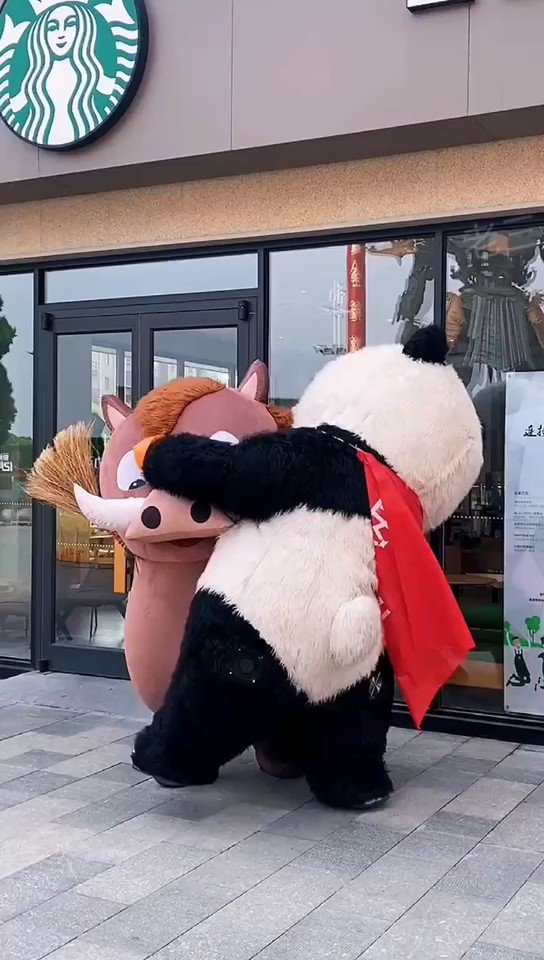 着ぐるみ姿でブチギレの乱闘騒ぎ！？本気の喧嘩のはずが着ぐるみのせいでコントに・・ｗｗ