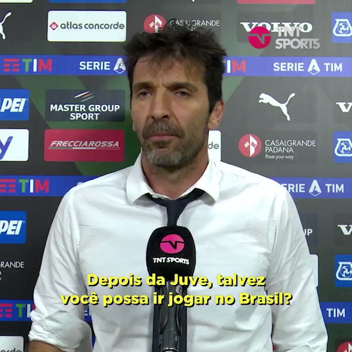 Eu na inocência perguntando a Buffon se depois da Juve, ele não poderia jogar no Brasil e ele me responde isso aí!
https://t.co/thFWhNfNHz