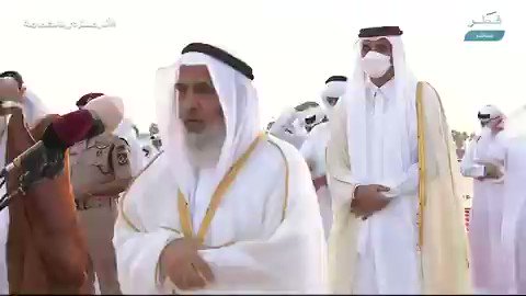 فيديو حضرة صاحب السمو الشيخ تميم بن حمد آل ثاني أمير البلاد المفدى يؤدي صلاة عيد الفطر المبارك من مصلى الوجبة