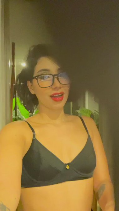 RT si te gusta ser dominado // LIKE si te gusta dominar // COMENTA si eres bueno de los dos roles! //
