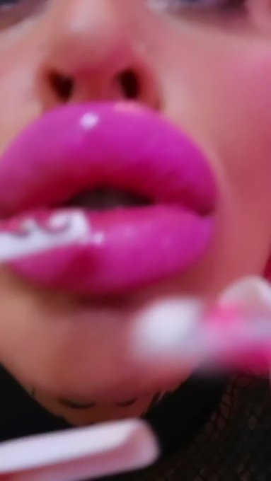 Bigger is better ?? join my https://t.co/GpL6SWCEz8 for more & to support my Bimbofication ? https://t