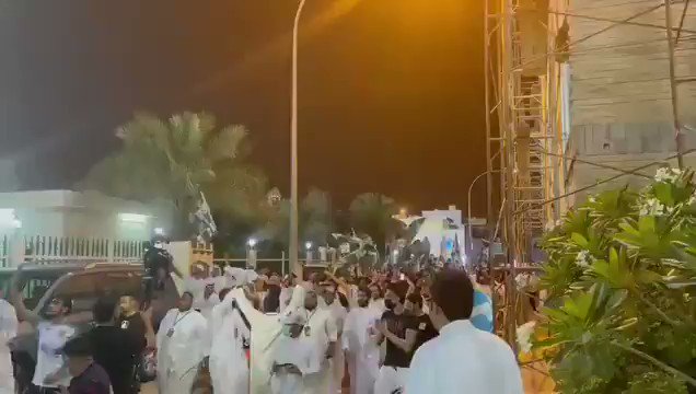 توافد جمهور العربي لملعب صباح السالم.. استعداداً للاحتفال بلقب الدوري