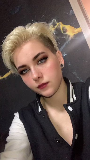 Welcome❤️ I&rsquo;m online https://t.co/bGAQYOJBLb https://t.co/H63s8irRQT