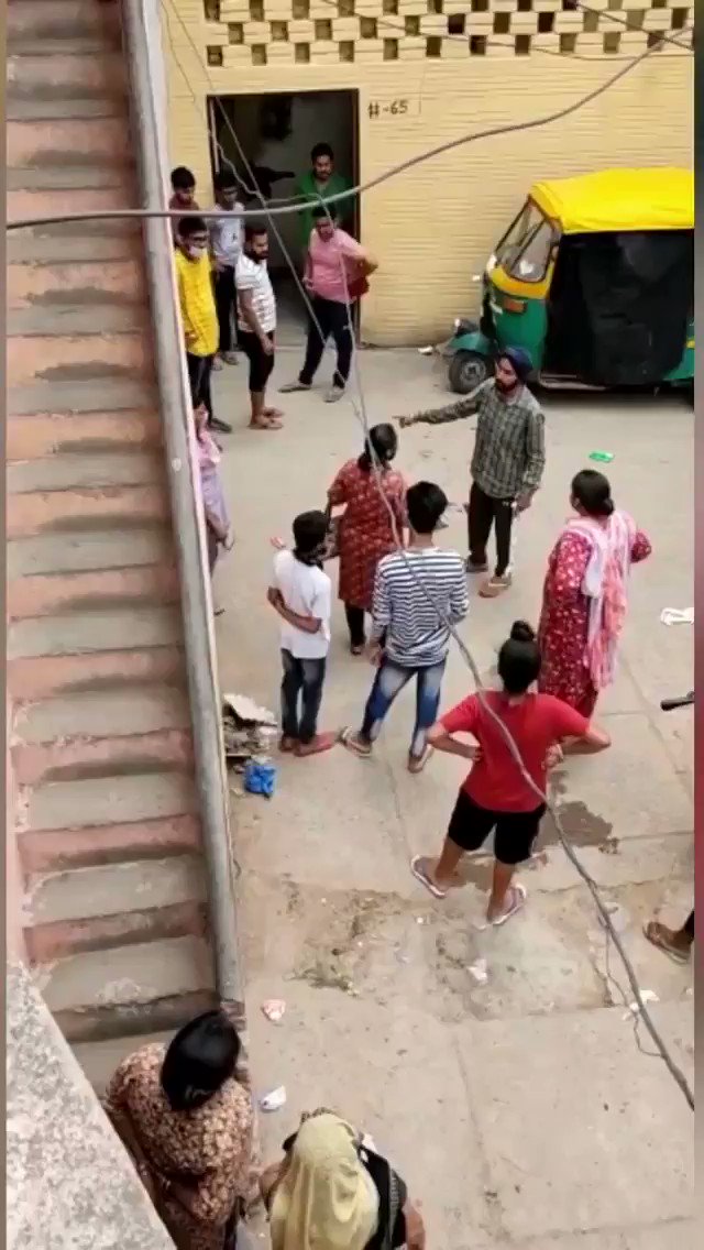 #Chandigarh Creulty case. Beating the animals is against the law ..Extreme Shameful Act .Arrest the nakli sardar. @peta #Petalert #pfa #chandigarhpolice #aajtak #NDTVExclusive #NarendraModi #ChandigarhUpdate #chandigarh24news https://t.co/e6WaQQhZYi