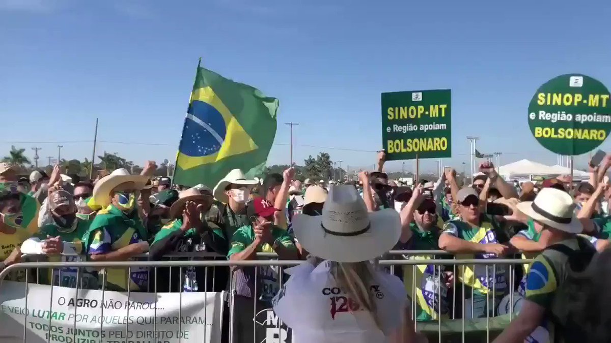 BRASÍLIA ACORDOU ASSIM!🛰
NOSSA BANDEIRA JAMAIS SERÁ VERMELHA.✍ 🇧🇷🇧🇷🇧🇷 https://t.co/EBLnoSeeub
