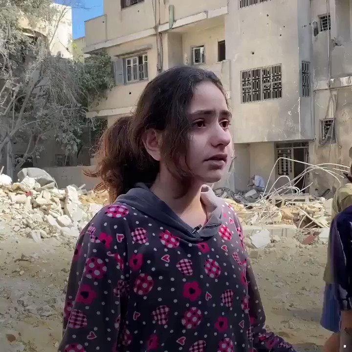 Pedro Carreira - Fuck 😢 A 10-year-old Palestinian girl breaks down while talking to a journalist after Israeli air strikes destroyed her neighbour's house, killing 8 children and 2 women. 